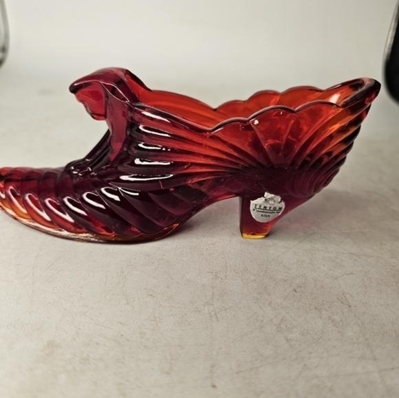 Vintage ruby red Fenton ribbed glass slipper with cat - Picture 6 of 6